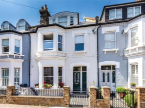 2 Bed Luxury Service Apartment in the Heart of Chiswick Town, LONDON W4 Zone 2